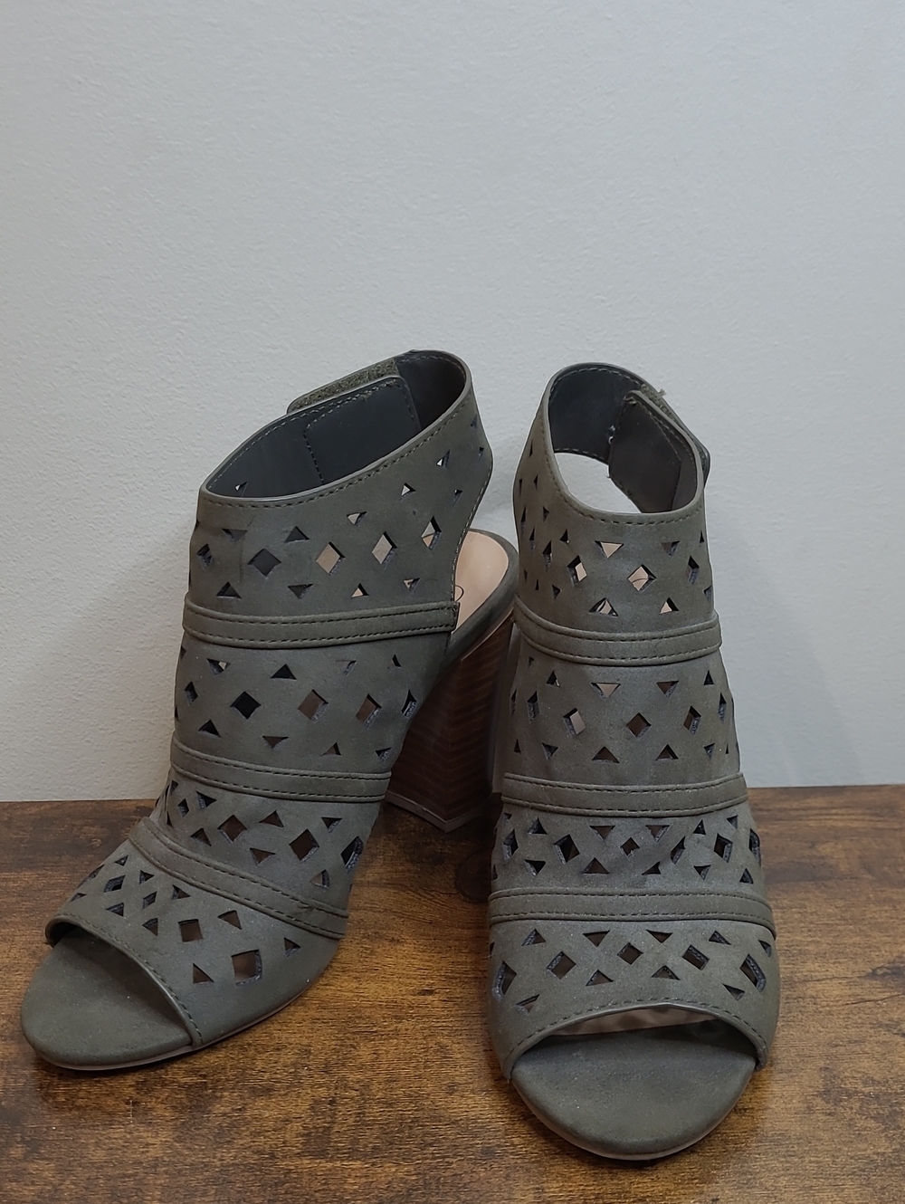 Olive Green Cutout Block Heel Sandals size 6.5